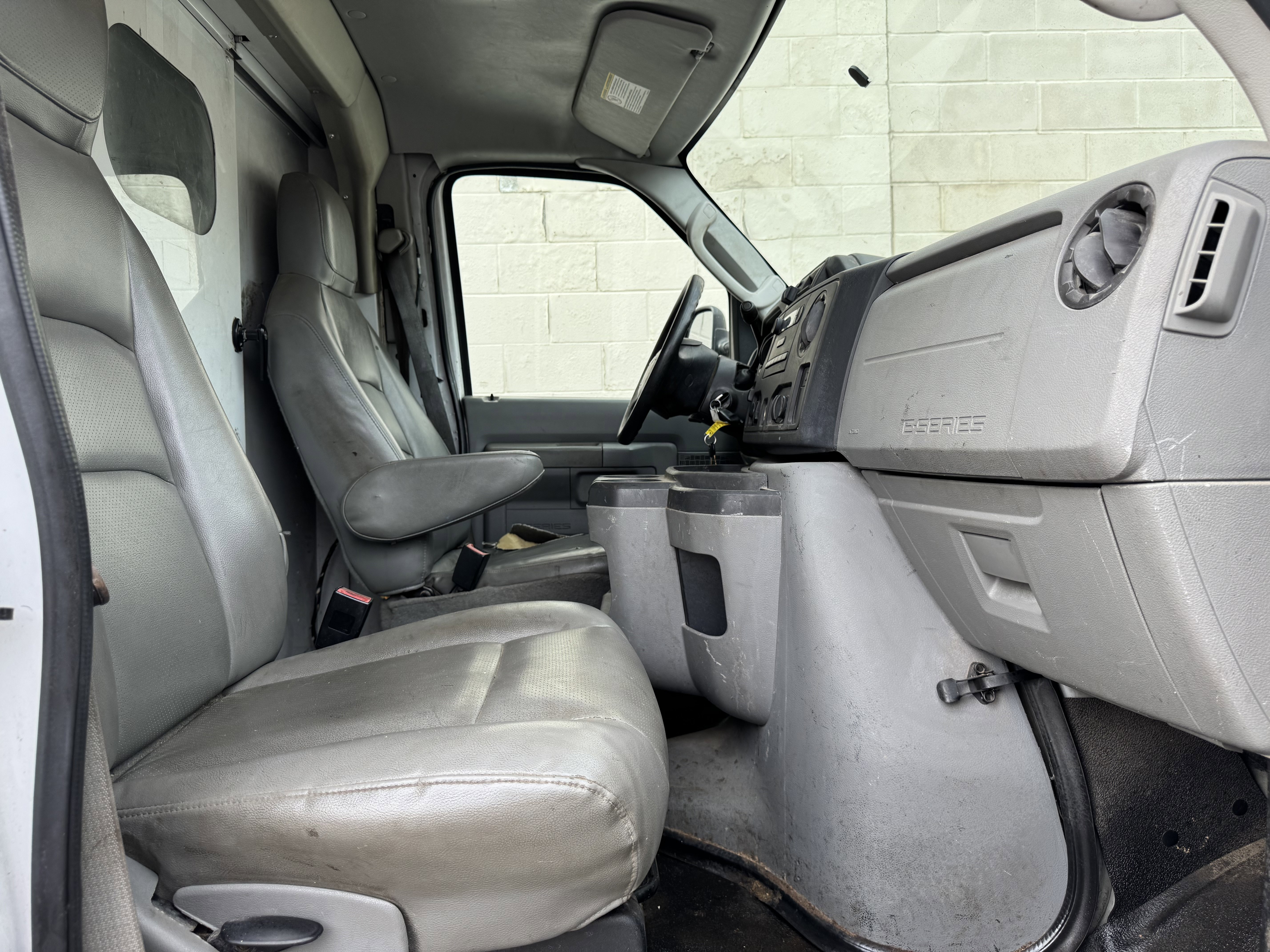 Used 2009 Ford E-350 and Econoline 350 Super Duty image 7