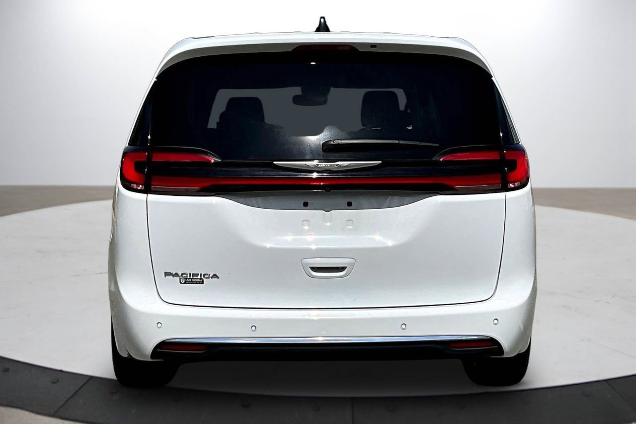 Certified 2024 Chrysler Pacifica Touring-L FWD image 8