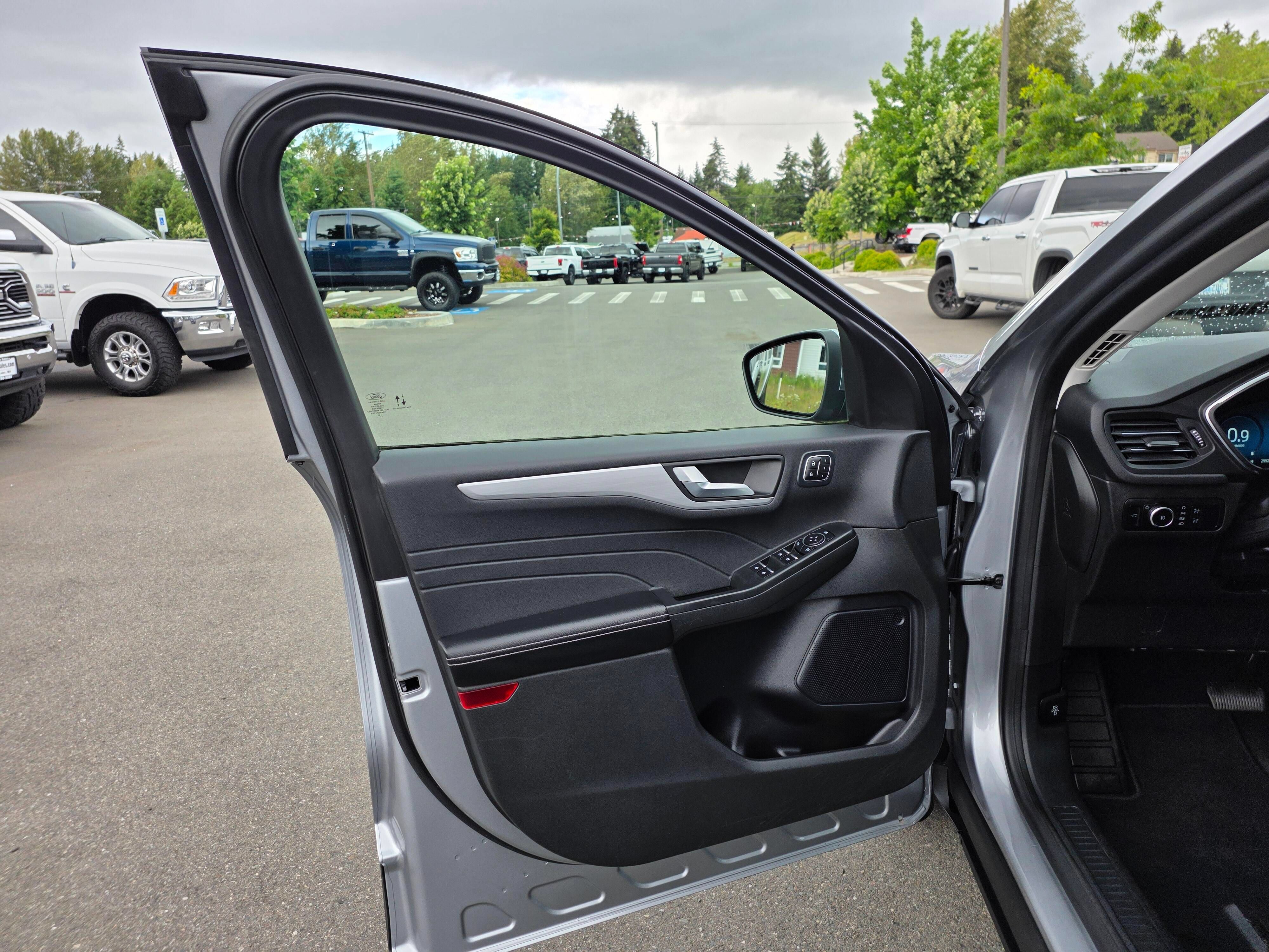 Used 2023 Ford Escape Platinum AWD/4WD image 21