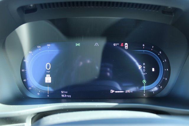 Used 2025 Volvo XC40 B5 Plus image 27