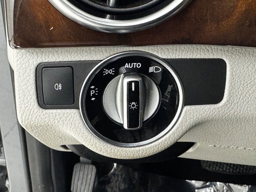 Used 2015 Mercedes-Benz GLK 350 4MATIC image 27