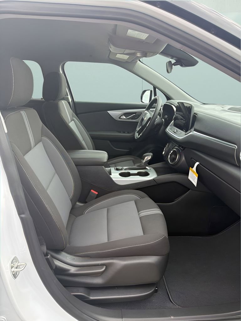 Used 2026 Chevrolet Blazer LT FWD image 17