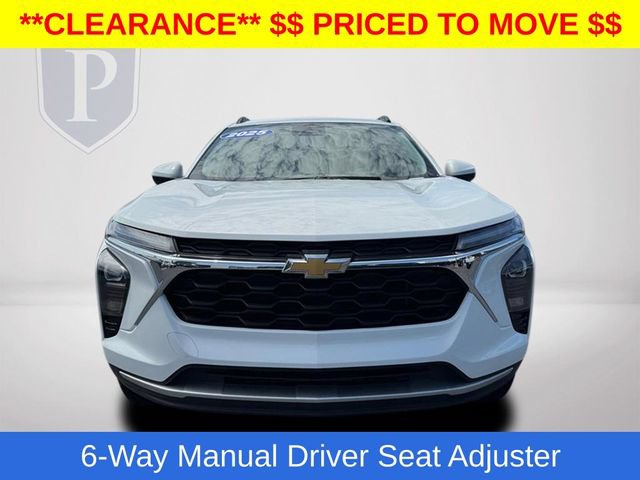 Used 2025 Chevrolet Trax LT FWD image 15