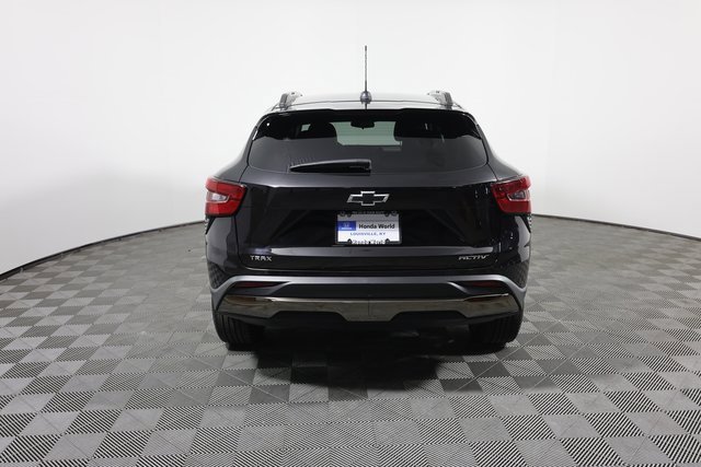 Used 2024 Chevrolet Trax ACTIV w/ Sunroof Package image 6