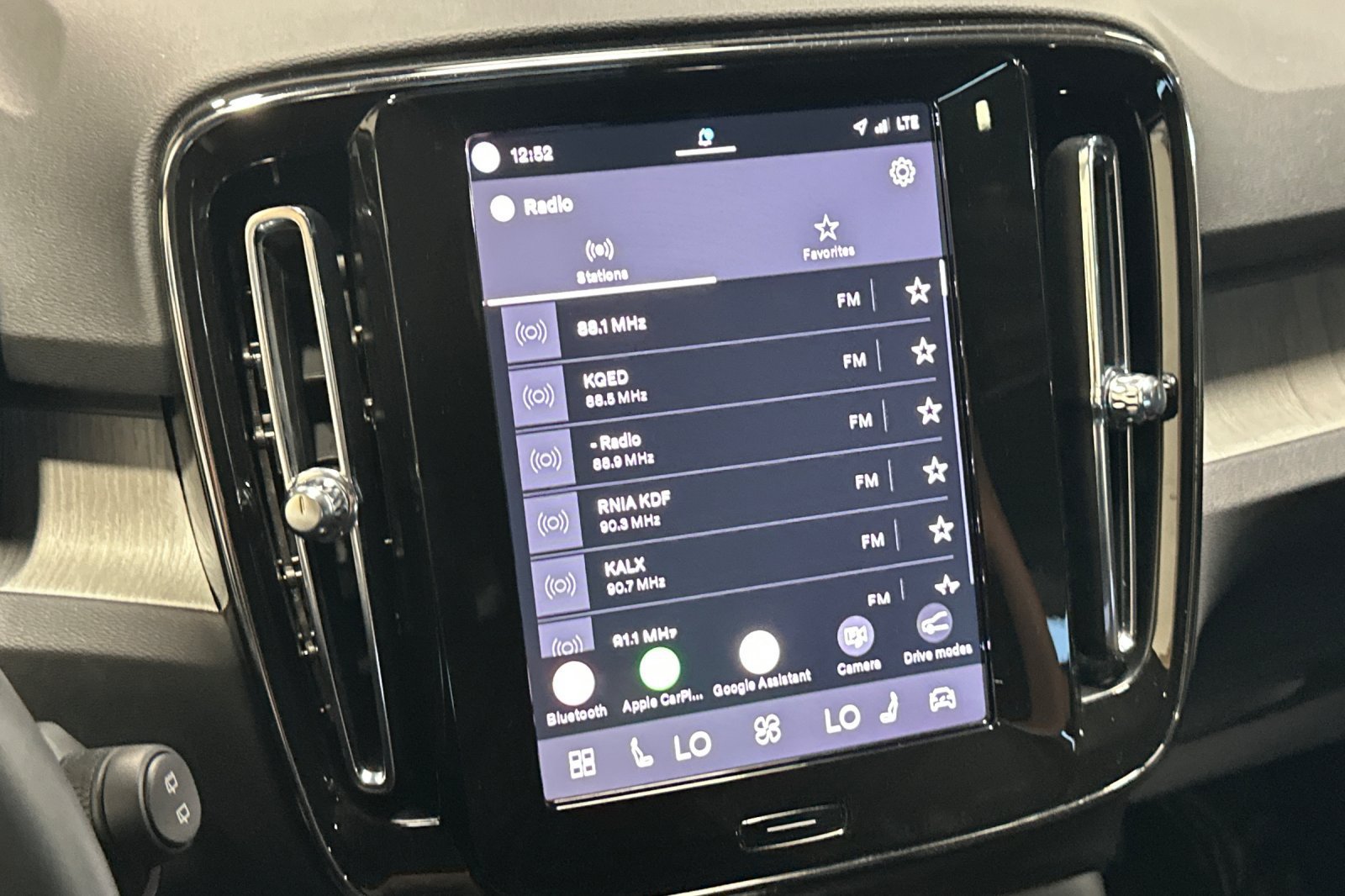 Certified 2025 Volvo XC40 B5 Ultra AWD/4WD image 21