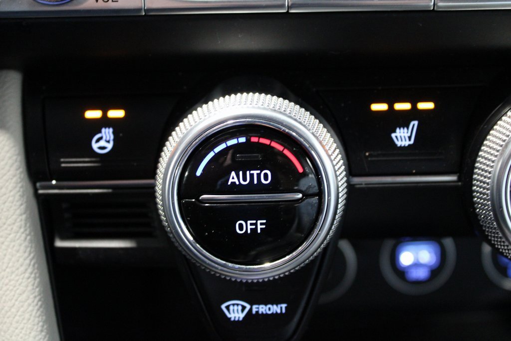 Used 2023 Genesis G70 2.0T image 31