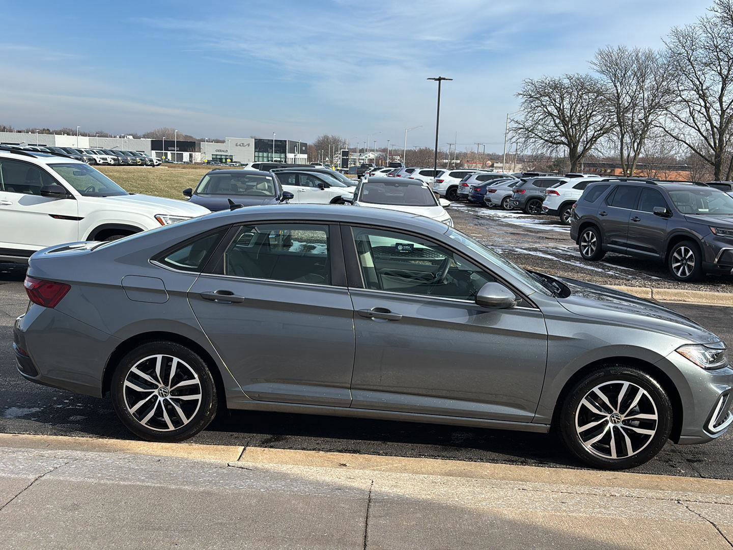 Used 2025 Volkswagen Jetta SE image 6