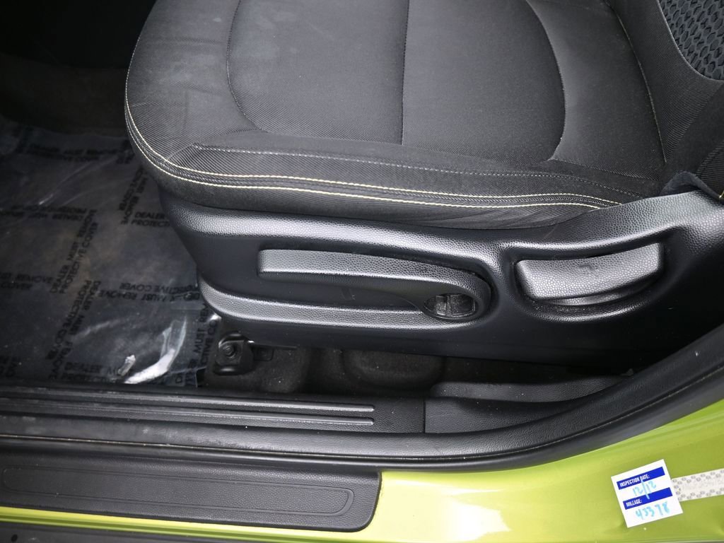 Used 2016 Kia Soul + image 15