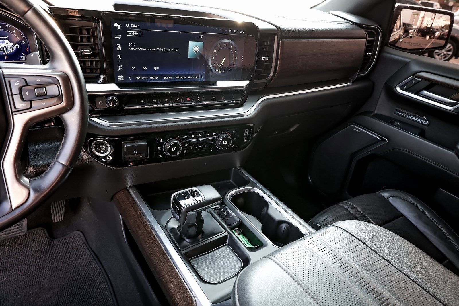 Used 2023 Chevrolet Silverado 1500 High Country image 17