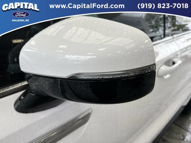 Used 2025 Kia Sorento LX FWD image 12