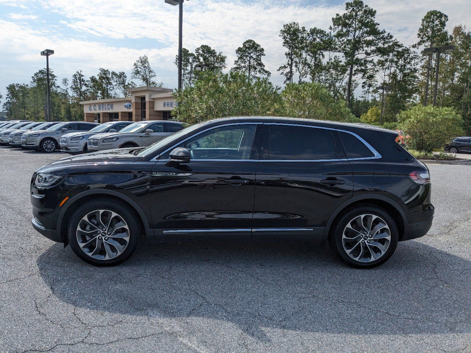 Certified 2023 Lincoln Nautilus Reserve w/ Equipment Group 201A image 8
