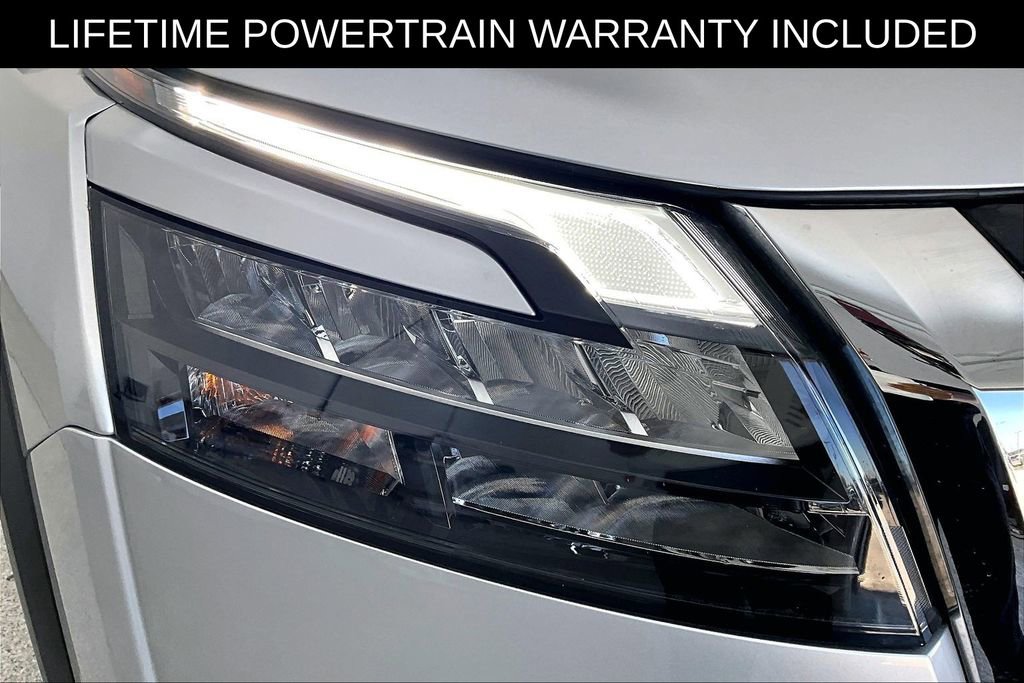 Used 2025 Nissan Pathfinder Platinum w/ Cargo Package image 40