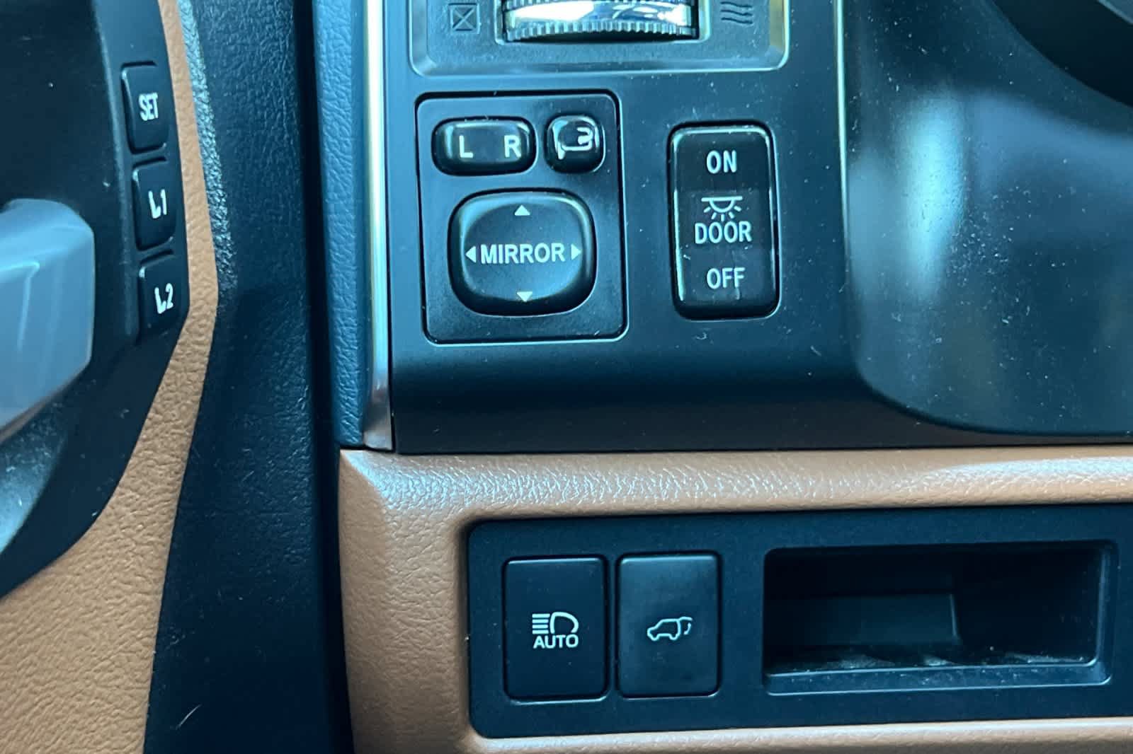 Used 2018 Toyota Sequoia Platinum w/ Carpet Mat Package AWD/4WD image 33