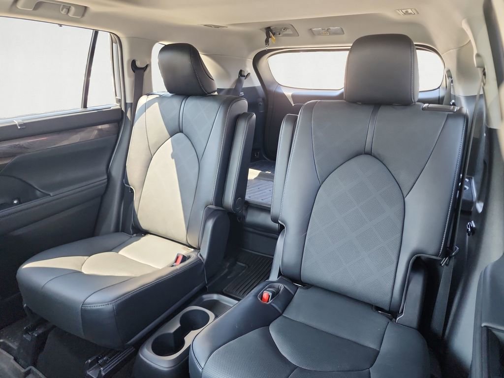 Used 2022 Toyota Highlander Platinum image 13