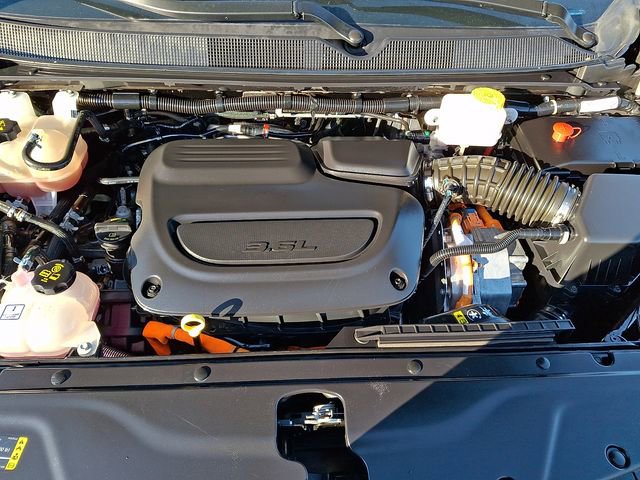 Used 2024 Chrysler Pacifica Select FWD image 33