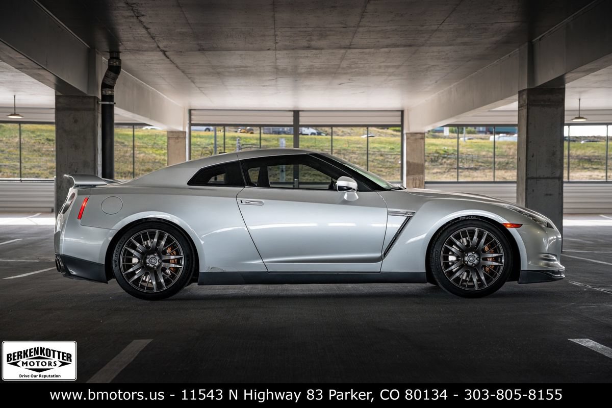 Used 2009 Nissan GT-R Premium AWD/4WD image 8