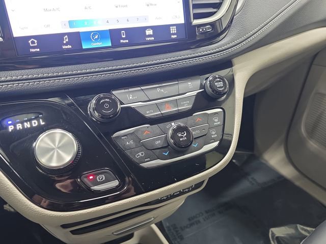Used 2023 Chrysler Pacifica Touring-L image 24