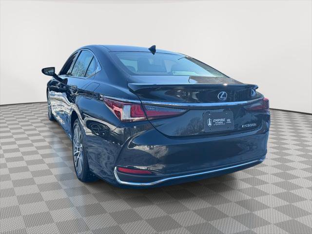 Used 2021 Lexus ES 300h w/ Premium Package image 4