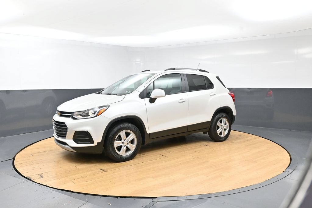 Used 2022 Chevrolet Trax LT w/ LT Convenience Package AWD/4WD image 9