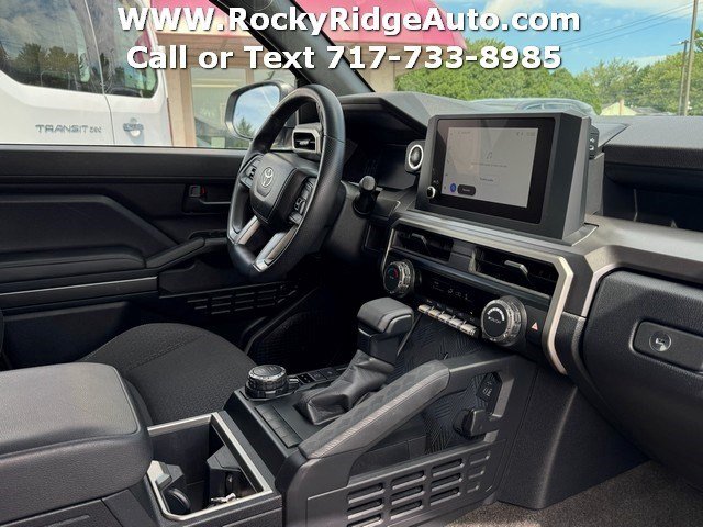 Used 2025 Toyota 4Runner SR5 AWD/4WD image 25