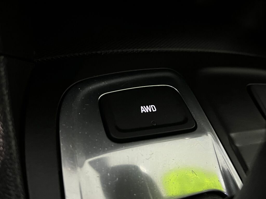 Used 2023 Chevrolet Equinox LT w/ Driver Convenience Package image 13