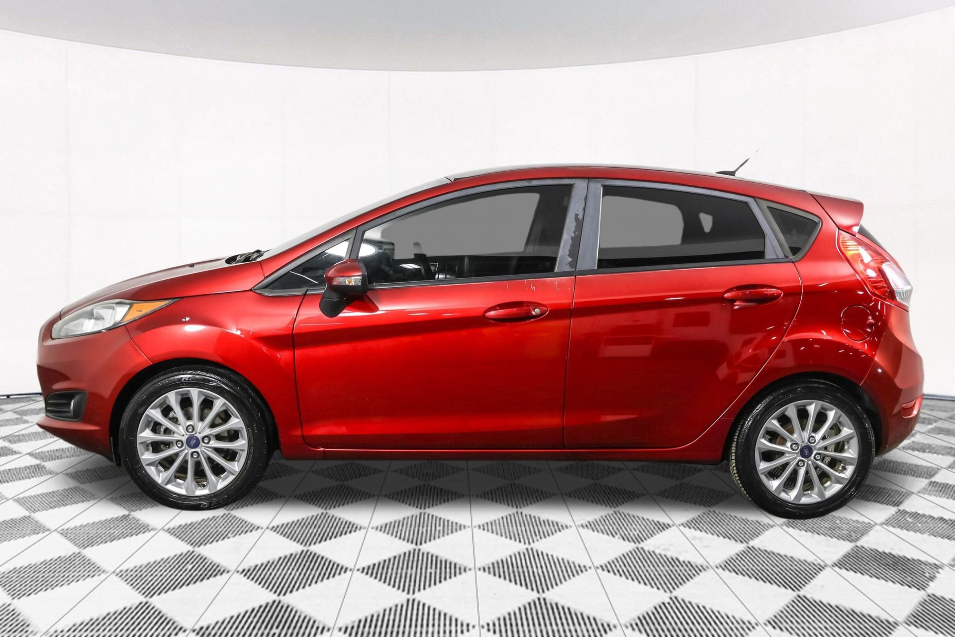 Used 2014 Ford Fiesta SE w/ Equipment Group 201A image 16