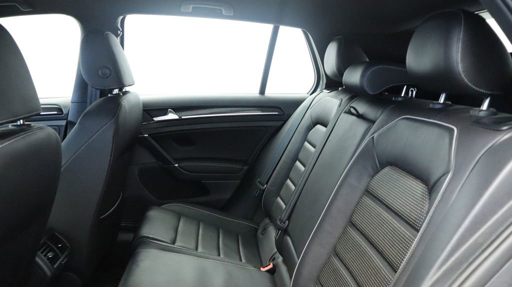 Used 2019 Volkswagen Golf R 4-Door image 17