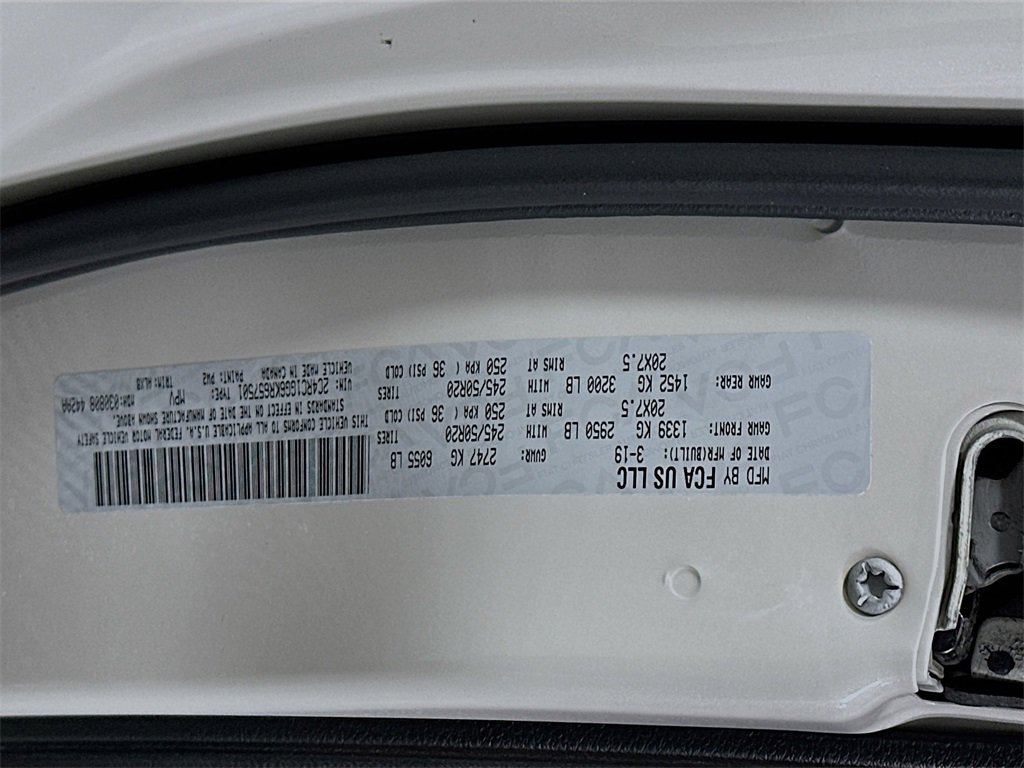 Used 2019 Chrysler Pacifica Limited w/ Tire & Wheel Group image 27