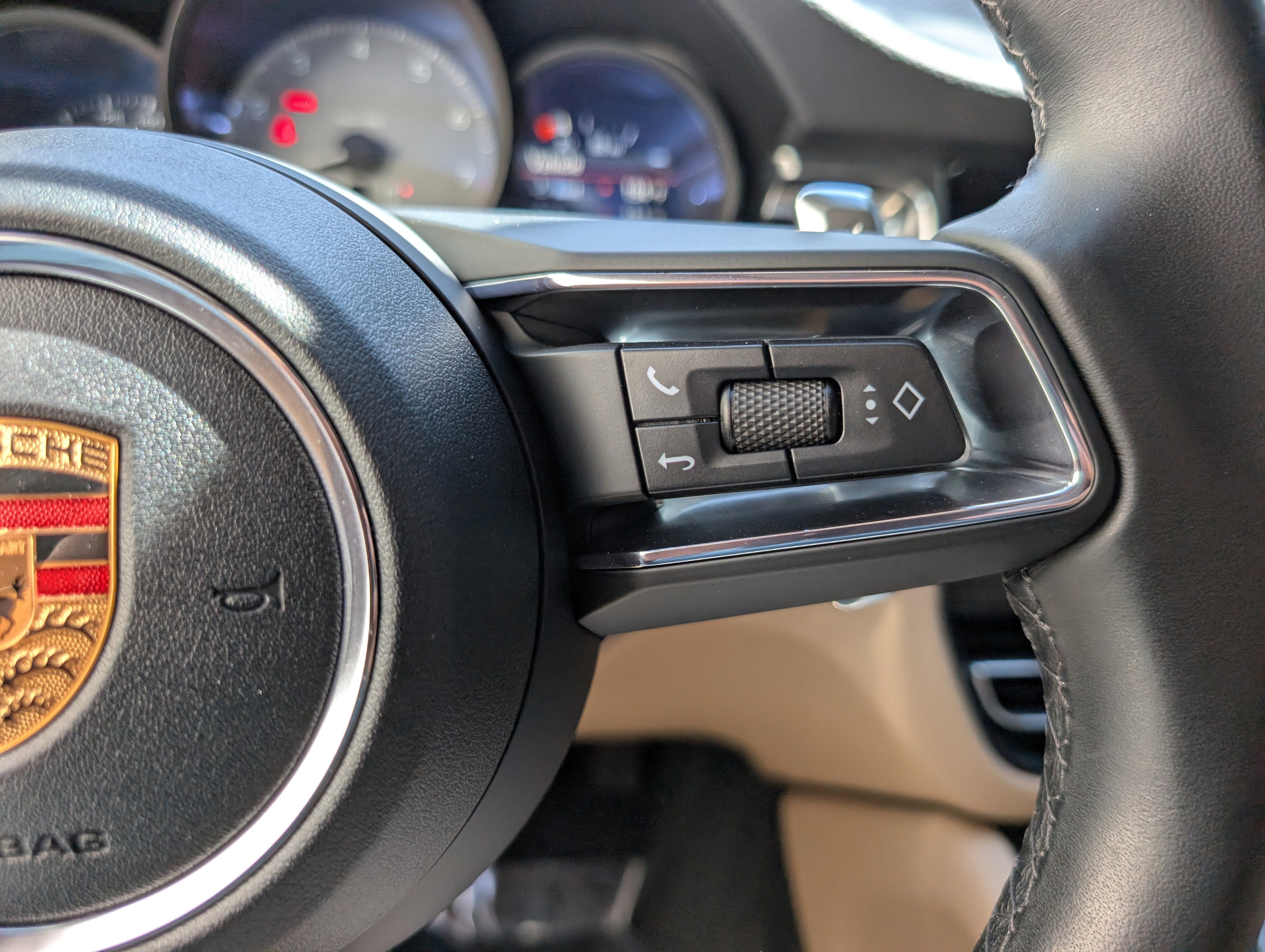 Certified 2024 Porsche Macan S image 28