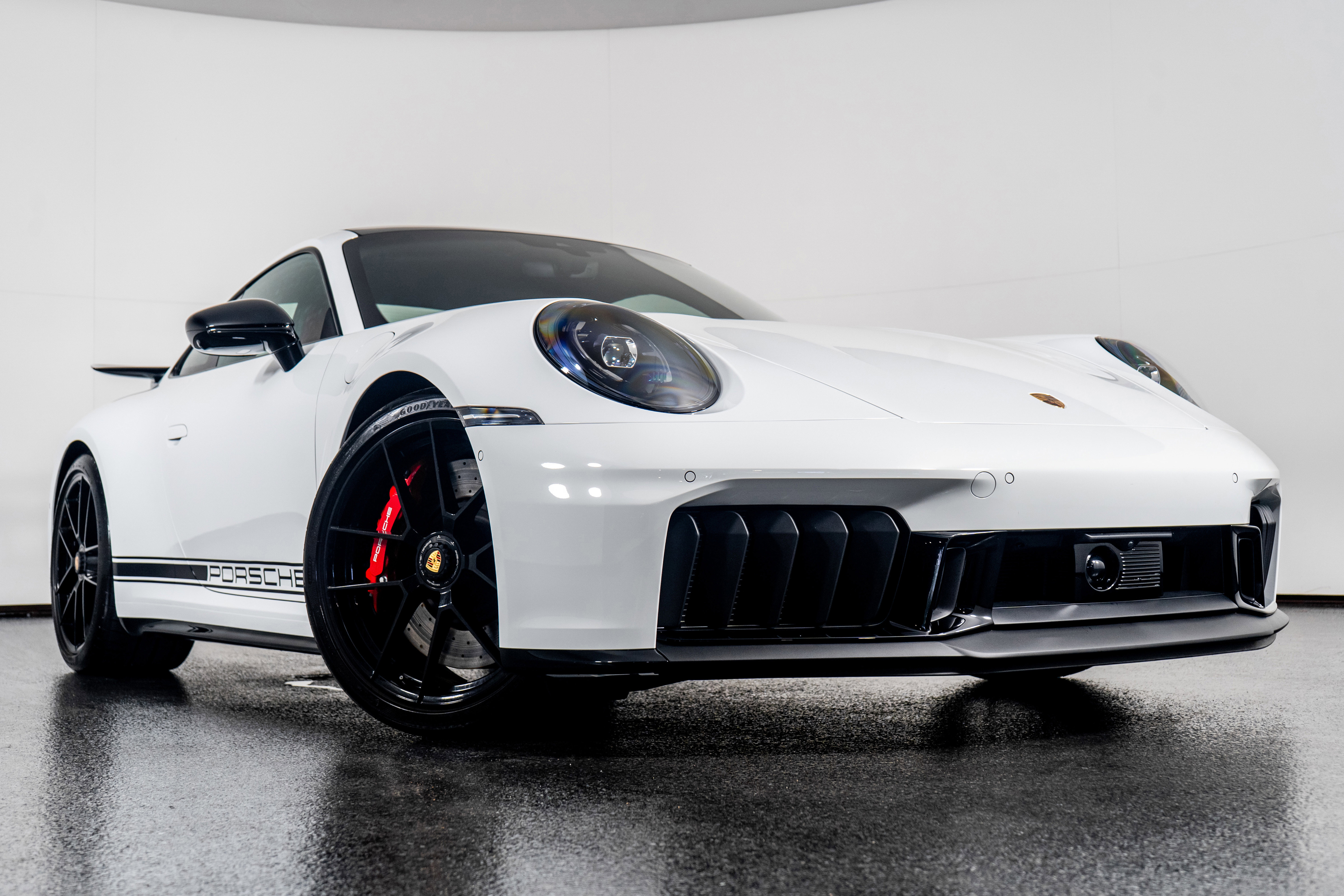 Used 2025 Porsche 911 Carrera GTS w/ Premium Package image 4
