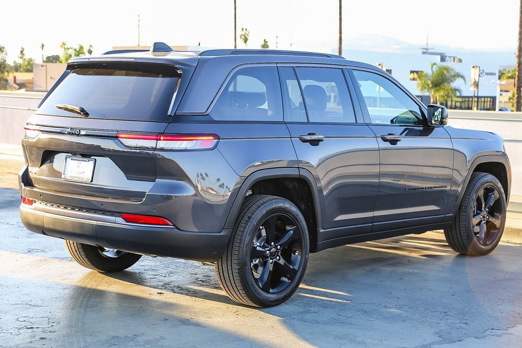 New 2026 Jeep Grand Cherokee Limited w/ Limited Altitude Package AWD/4WD image 9