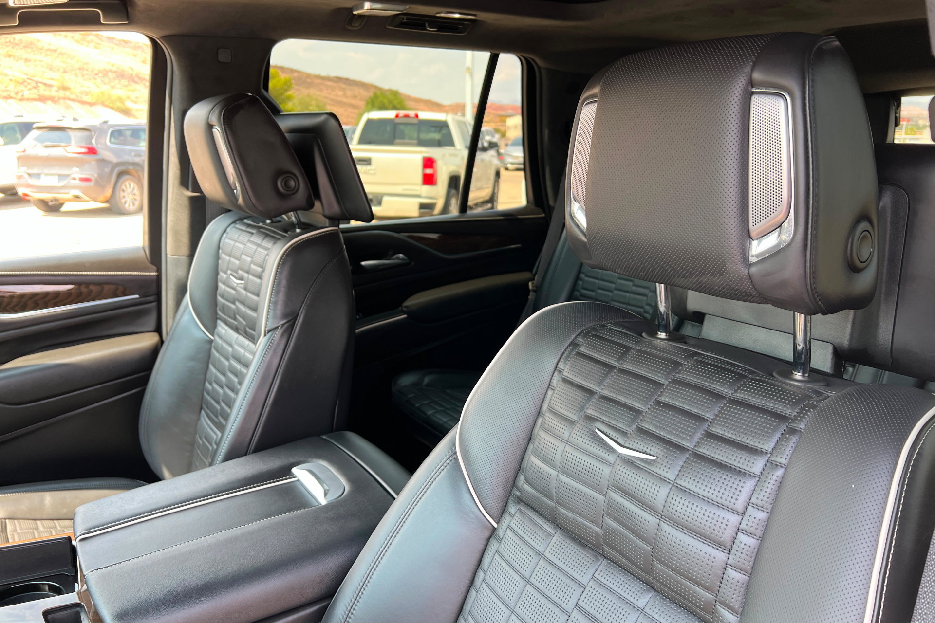 Used 2024 Cadillac Escalade Sport Platinum w/ LPO, ONYX Package AWD/4WD image 18