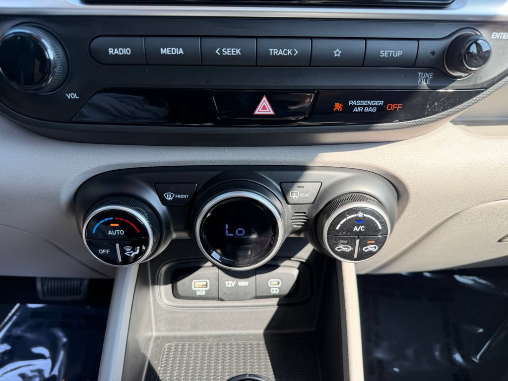 Used 2023 Hyundai Venue SEL FWD image 24