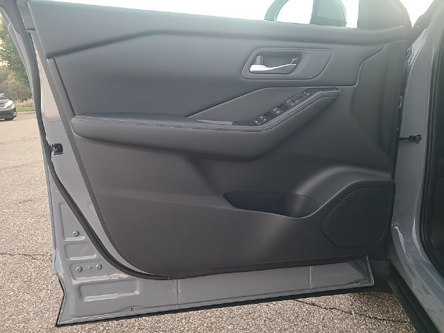 New 2027 Nissan Rogue SV w/ Cold Weather Package AWD/4WD image 10