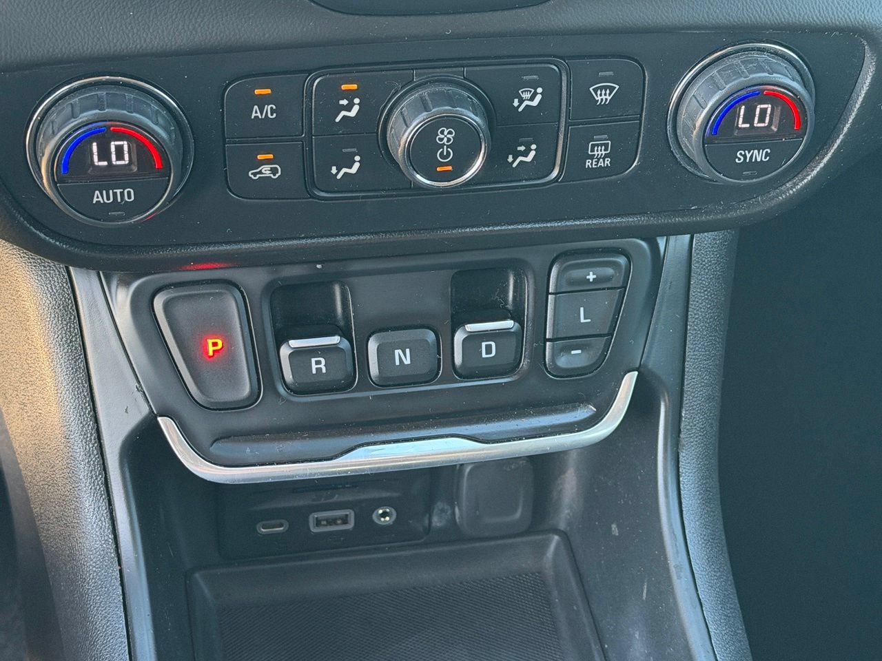 Used 2020 GMC Terrain SLE w/ Driver Convenience Package FWD image 24