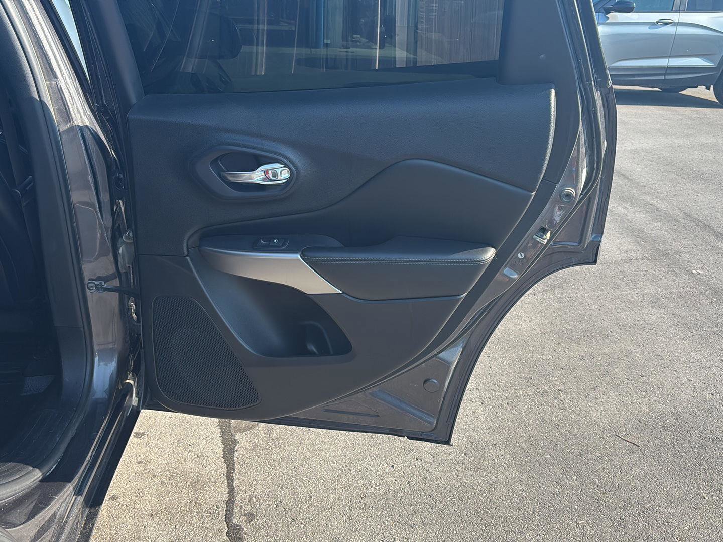 Used 2019 Jeep Cherokee High Altitude image 19