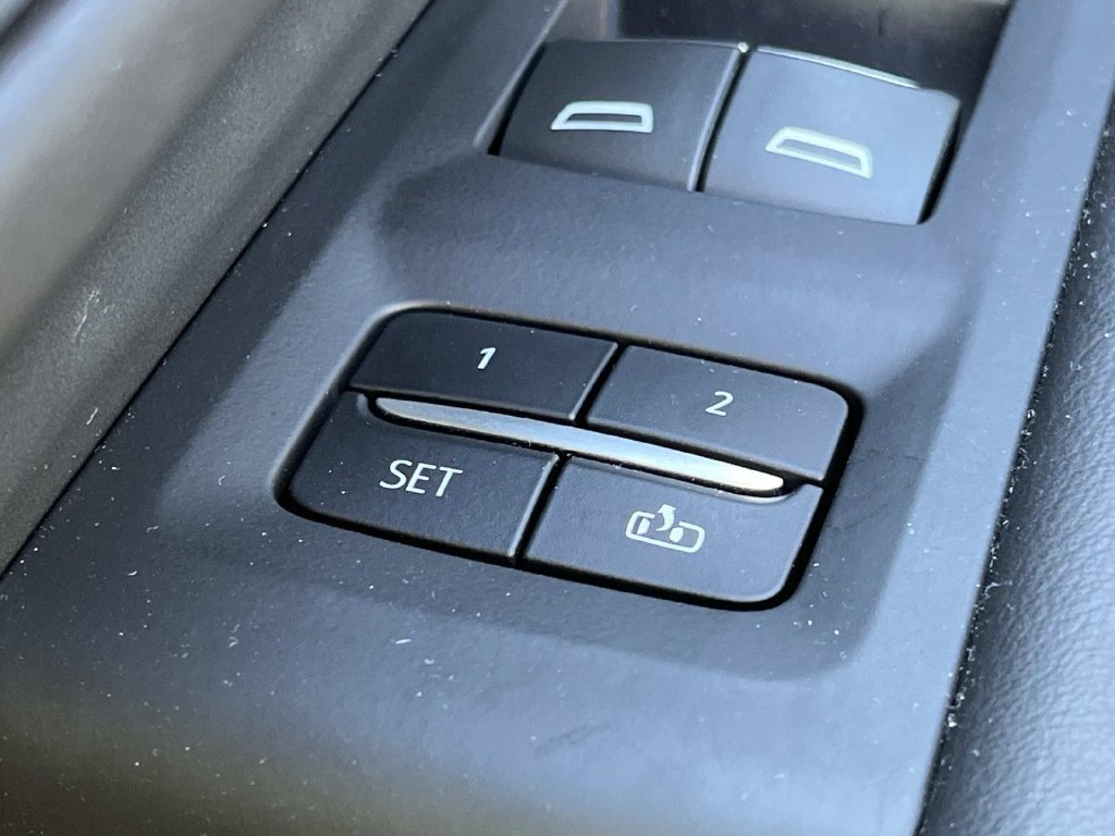 Used 2024 Chevrolet Suburban Premier AWD/4WD image 33