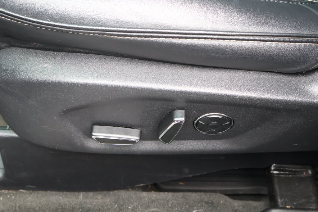 Used 2016 Ford Explorer Platinum AWD/4WD image 11