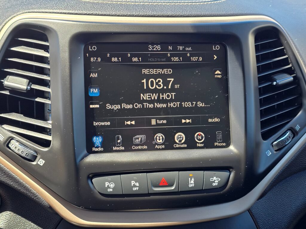 Used 2015 Jeep Cherokee Limited w/ Technology Group AWD/4WD image 29