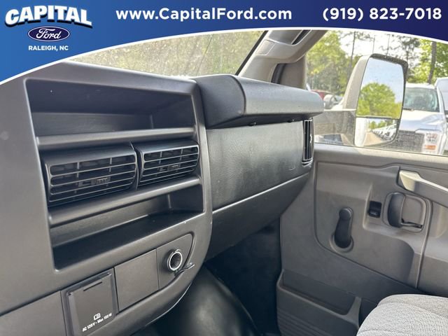 Used 2015 Chevrolet Express 3500 Extended RWD image 24