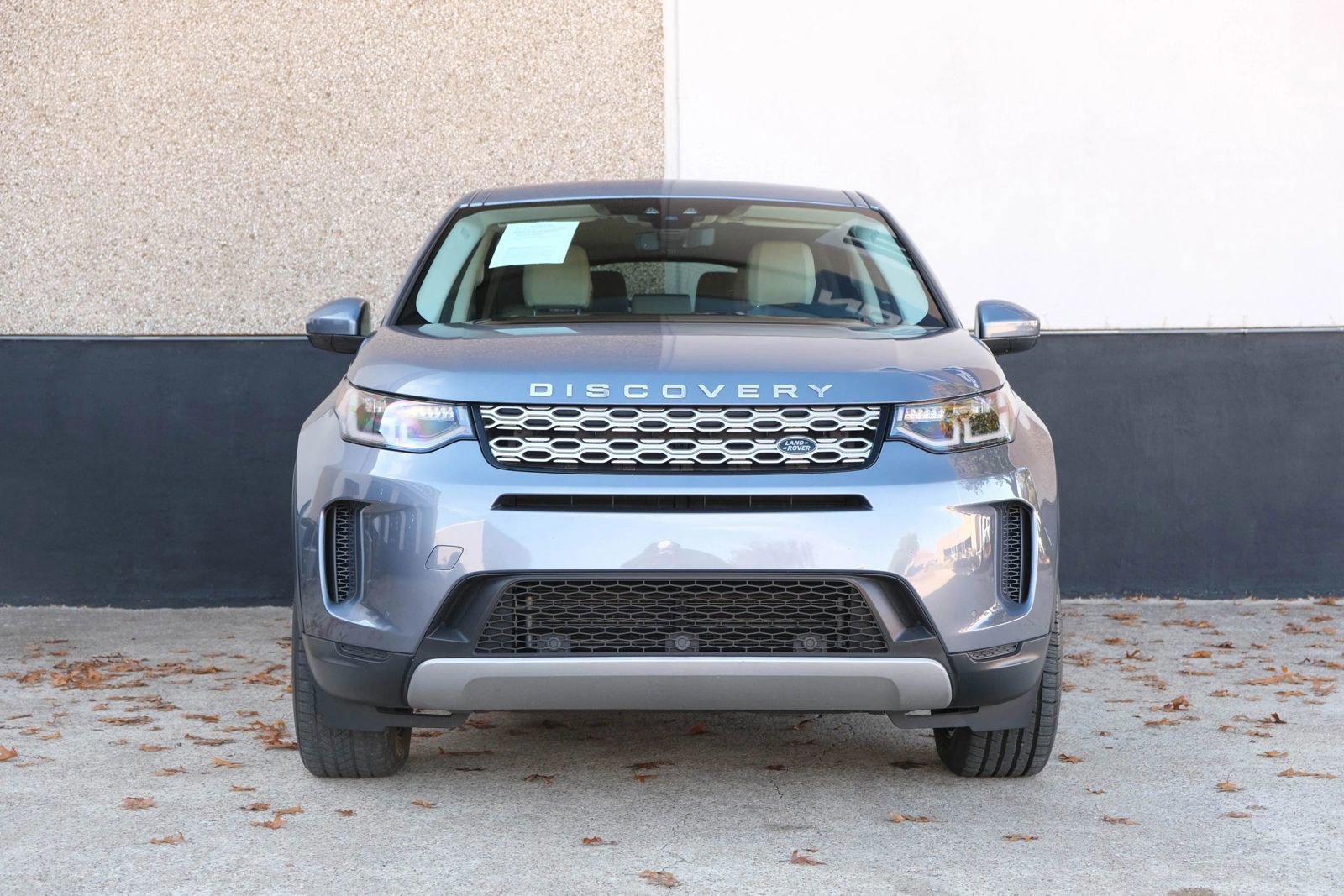 Used 2020 Land Rover Discovery Sport SE image 2