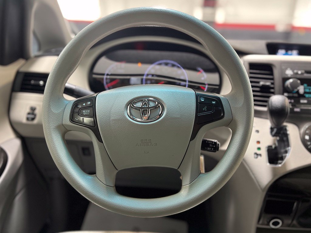 Used 2013 Toyota Sienna LE FWD image 45
