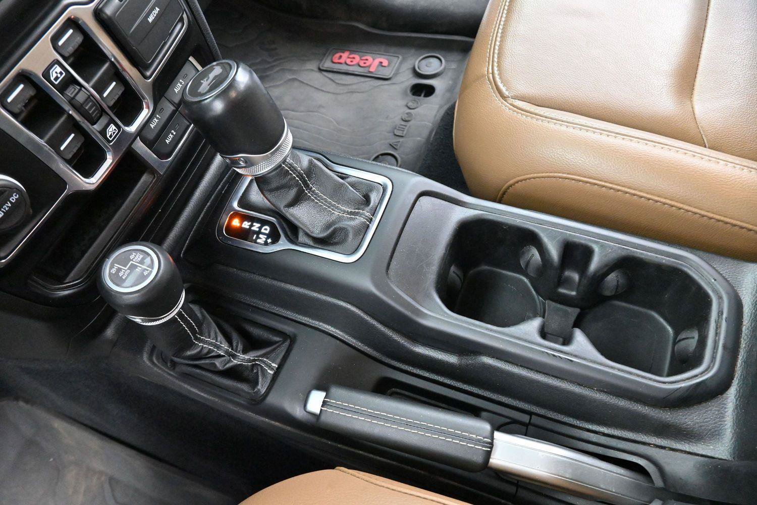 Used 2022 Jeep Wrangler Unlimited Sahara AWD/4WD image 26