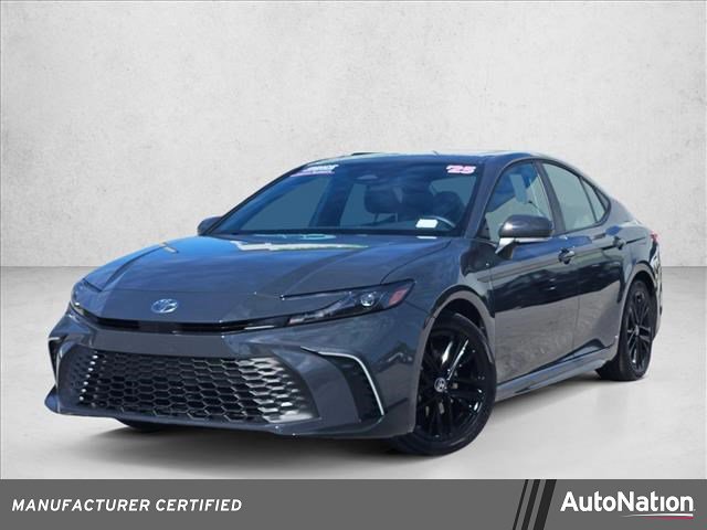 Used 2025 Toyota Camry SE image 1