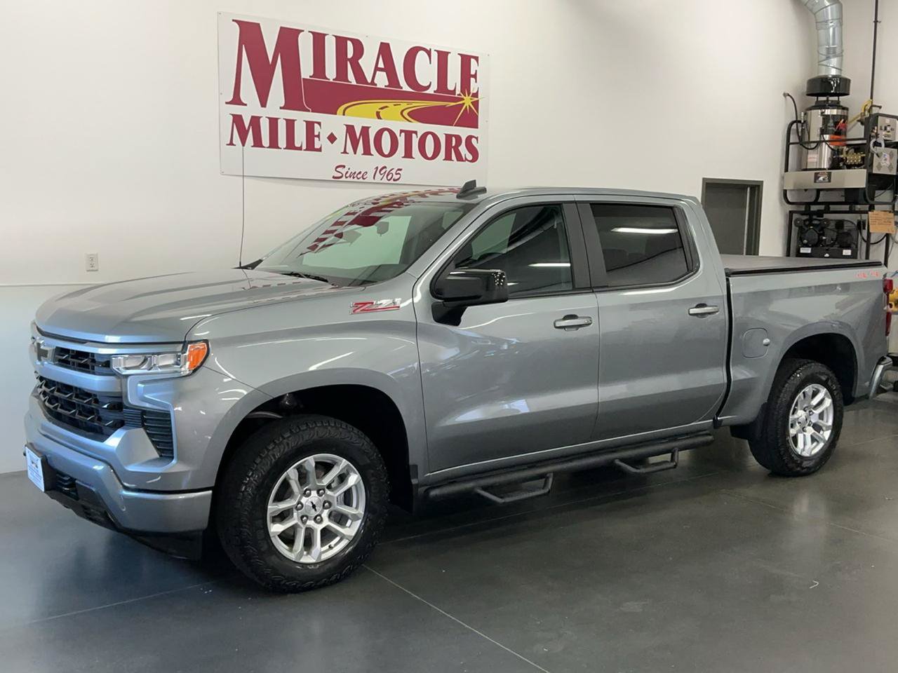 Used 2023 Chevrolet Silverado 1500 RST w/ Z71 Off-Road Package AWD/4WD image 3