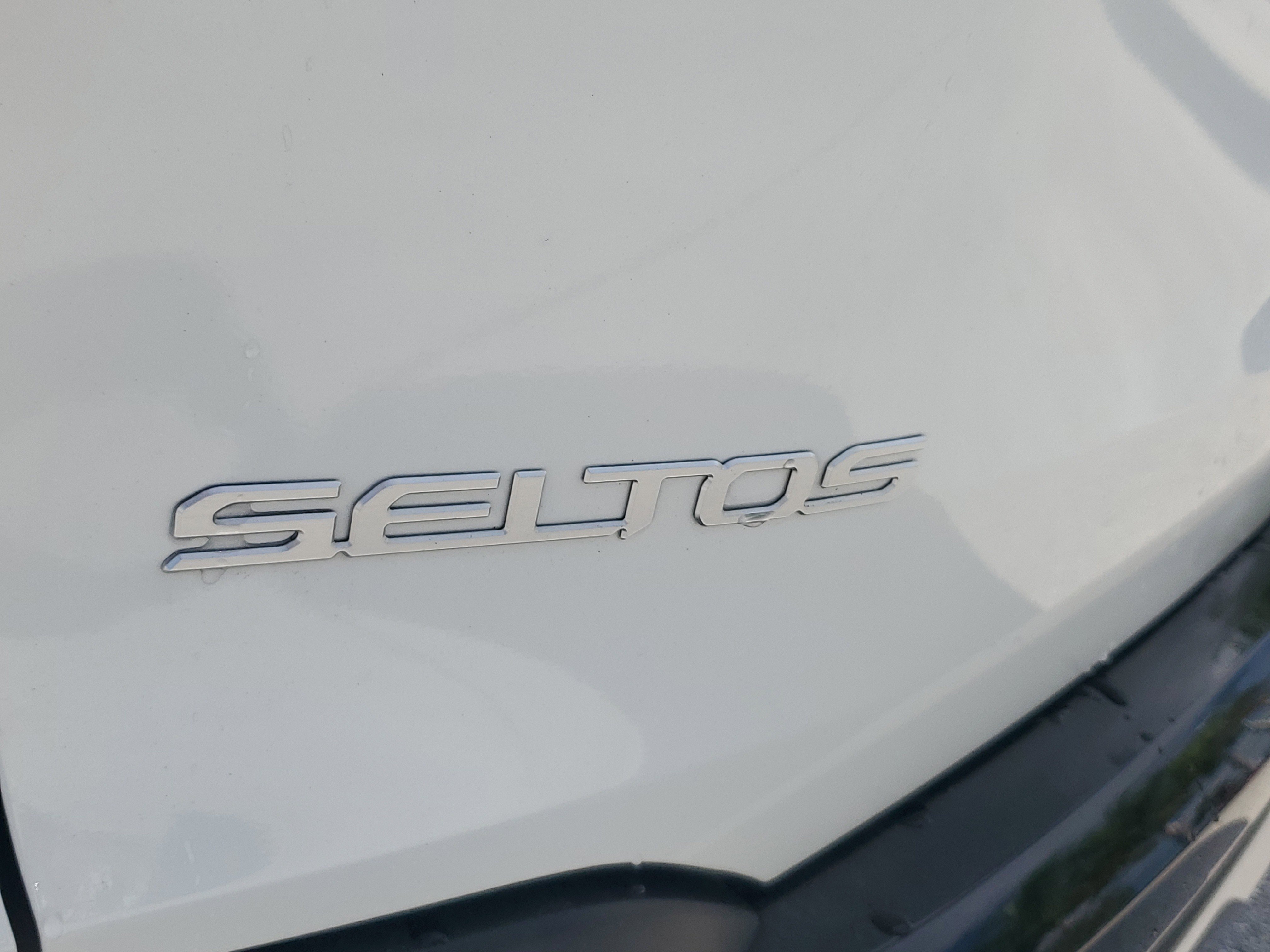 Used 2024 Kia Seltos EX image 30