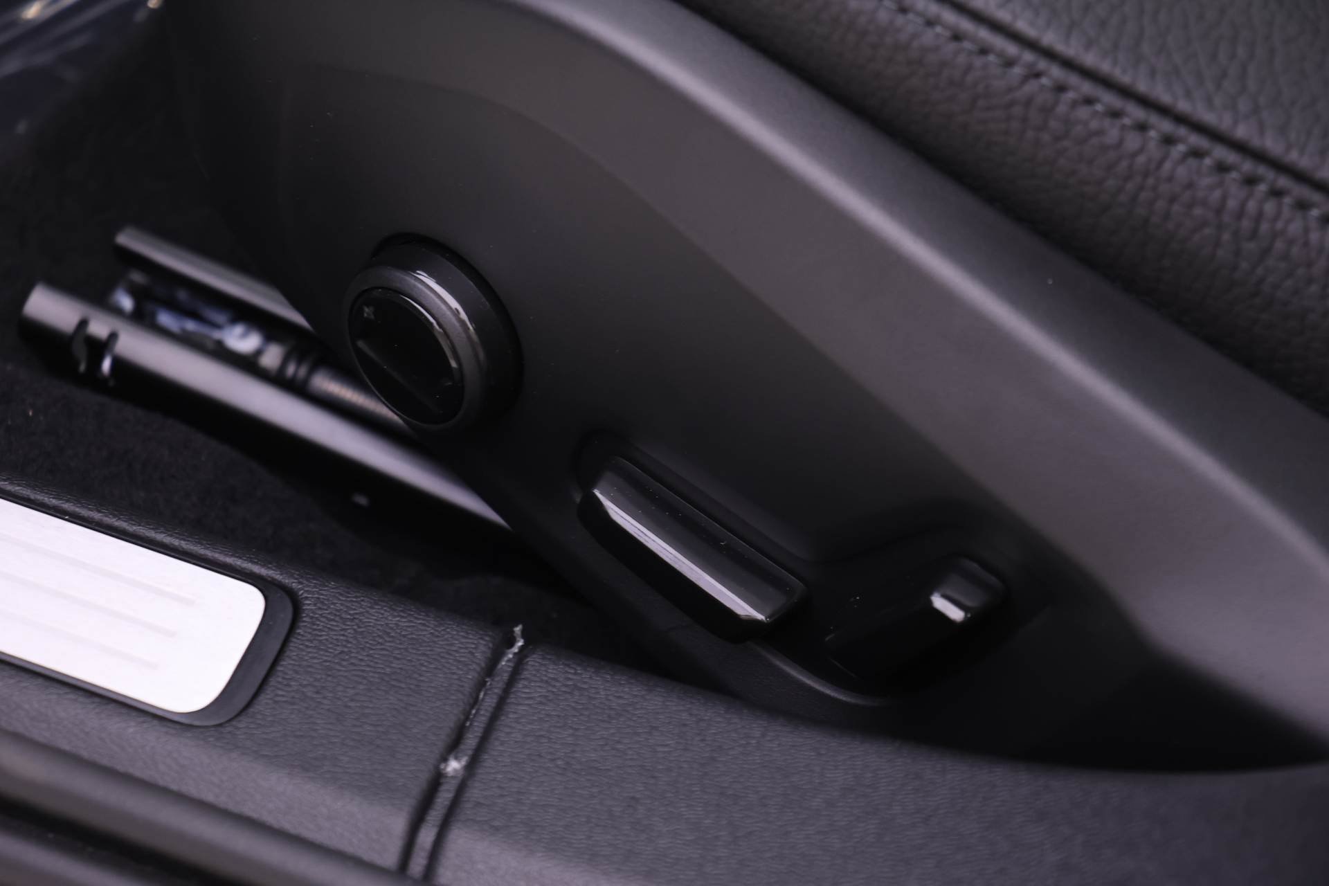 New 2026 Volvo V60 B5 Cross Country Plus w/ Protection Package Premier image 14