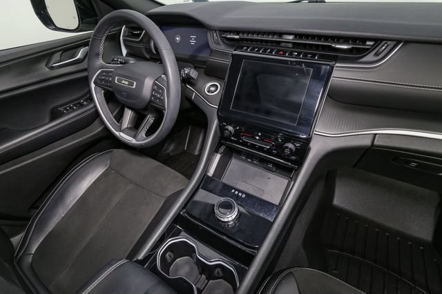 Used 2023 Jeep Grand Cherokee Altitude AWD/4WD image 19