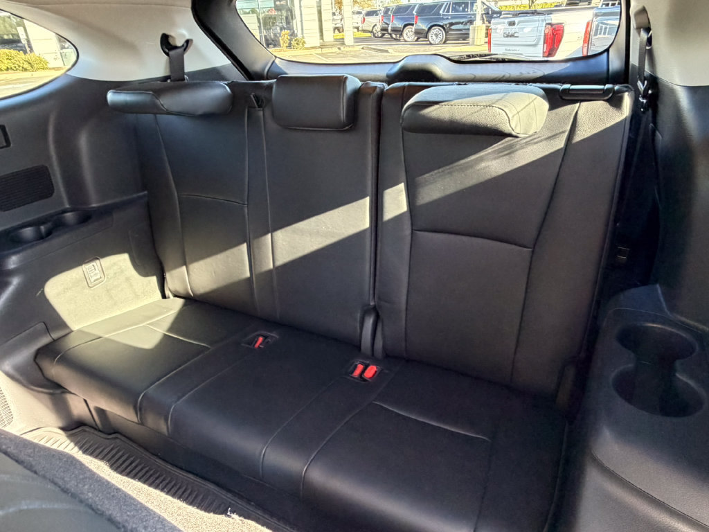 Used 2024 Toyota Highlander XLE FWD image 35