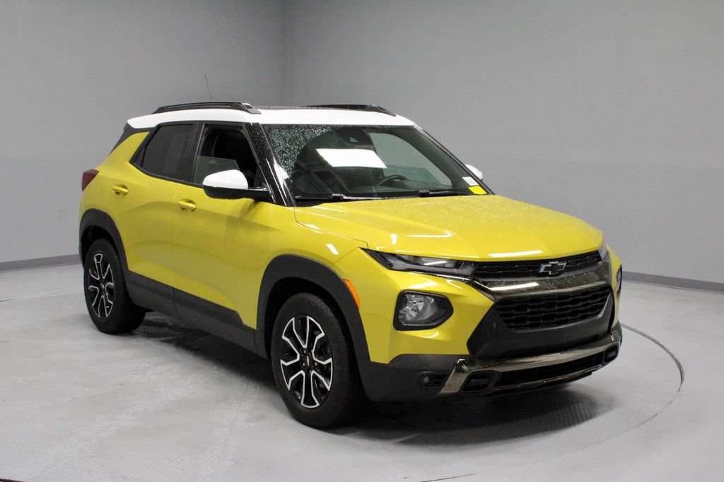 Used 2023 Chevrolet TrailBlazer ACTIV w/ Sun and Liftgate Package FWD image 1